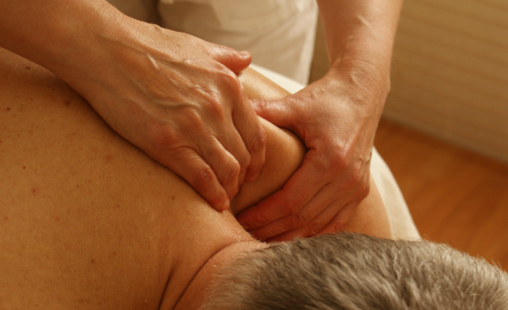 client getting a magnesium massage treatment